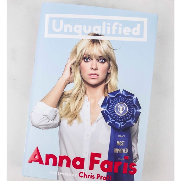 HARDCOVER Unqualified by Anna Faris - Picture 2 of 8